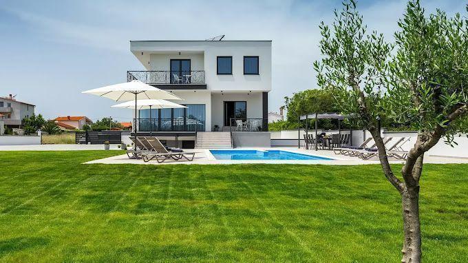 Image No.1-5 Bed Property for sale