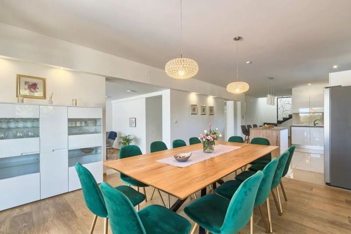 Image No.5-5 Bed Property for sale