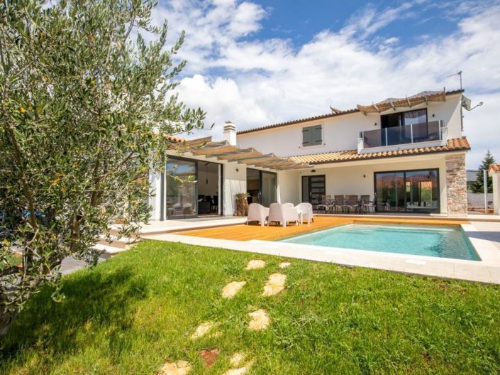 Image No.1-4 Bed Property for sale