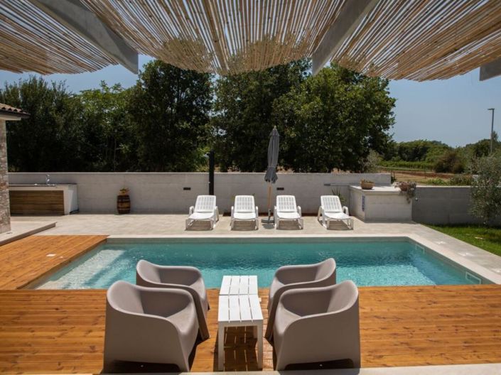 Image No.10-4 Bed Property for sale