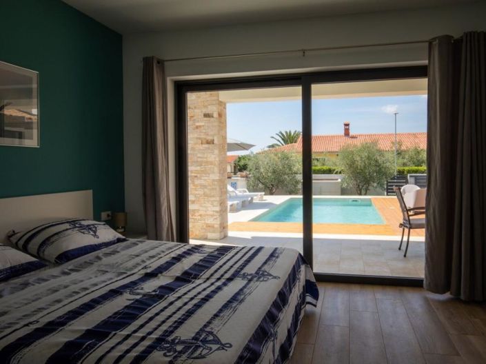 Image No.14-4 Bed Property for sale