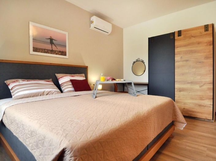 Image No.17-4 Bed Property for sale