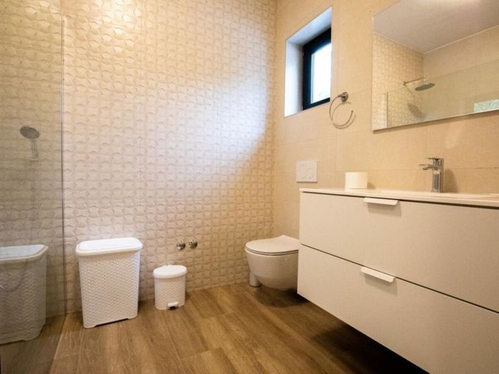 Image No.18-4 Bed Property for sale