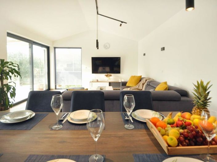 Image No.4-4 Bed Property for sale