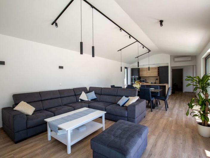 Image No.8-4 Bed Property for sale