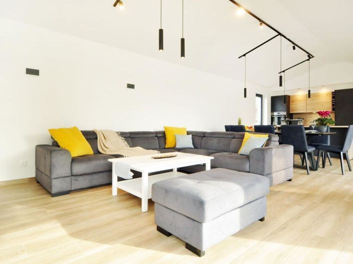 Image No.9-4 Bed Property for sale