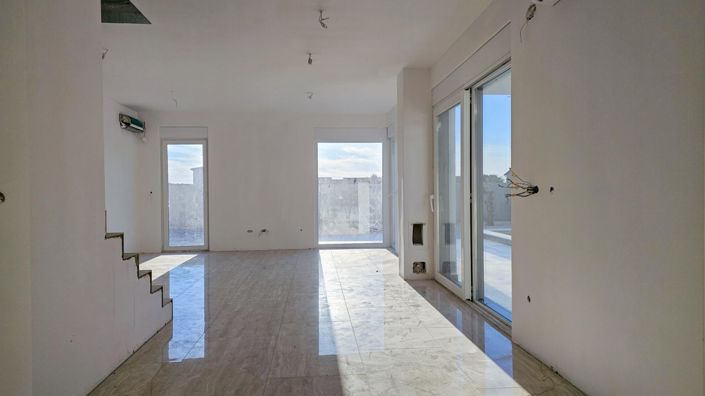 Image No.10-3 Bed Property for sale