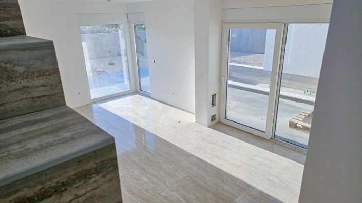 Image No.16-3 Bed Property for sale