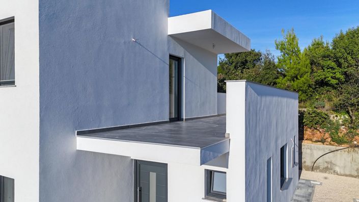 Image No.17-3 Bed Property for sale