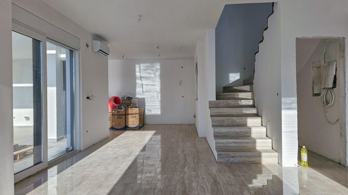 Image No.6-3 Bed Property for sale