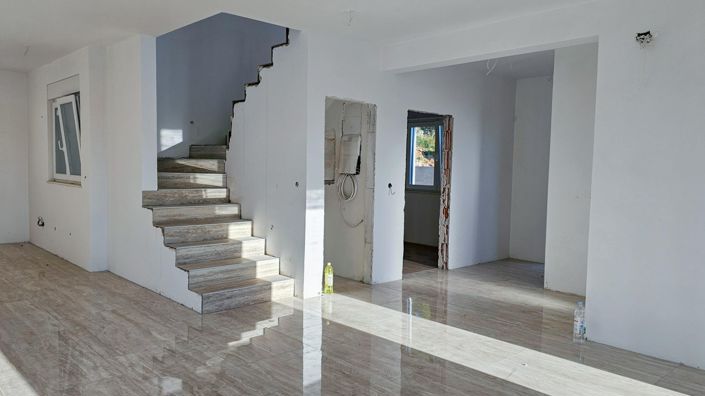 Image No.7-3 Bed Property for sale