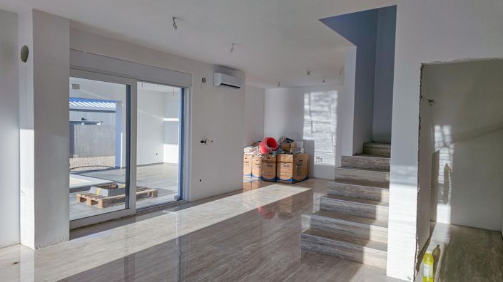 Image No.8-3 Bed Property for sale