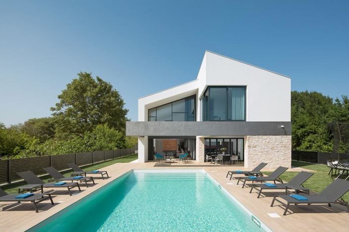 Image No.1-4 Bed Property for sale