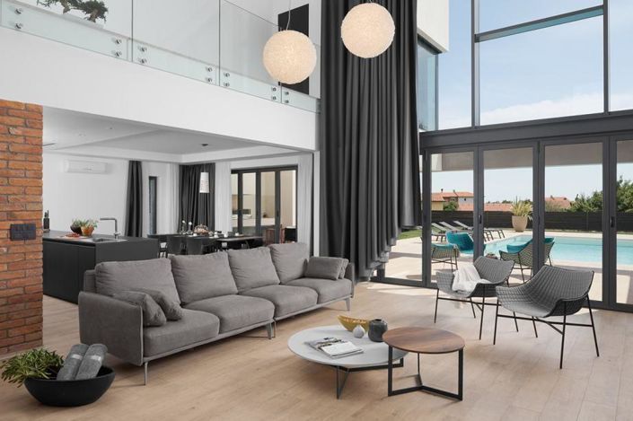 Image No.11-4 Bed Property for sale