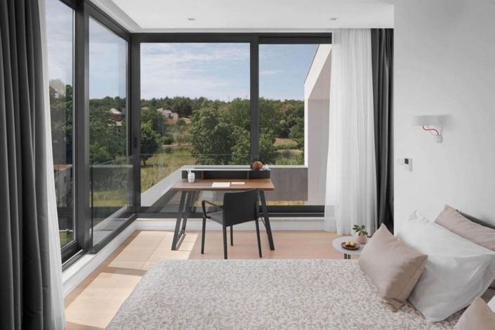 Image No.17-4 Bed Property for sale