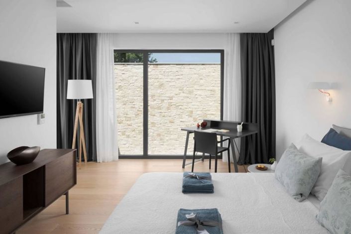 Image No.22-4 Bed Property for sale