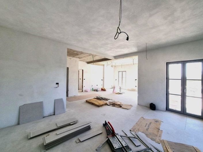 Image No.19-5 Bed Property for sale