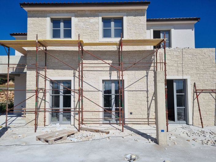 Image No.2-5 Bed Property for sale