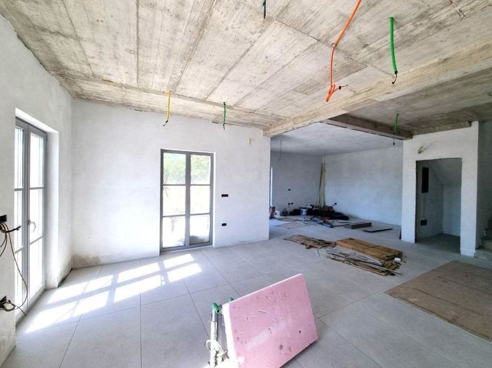 Image No.22-5 Bed Property for sale