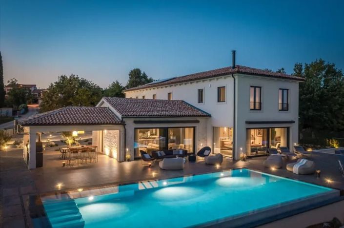 Image No.12-4 Bed Property for sale