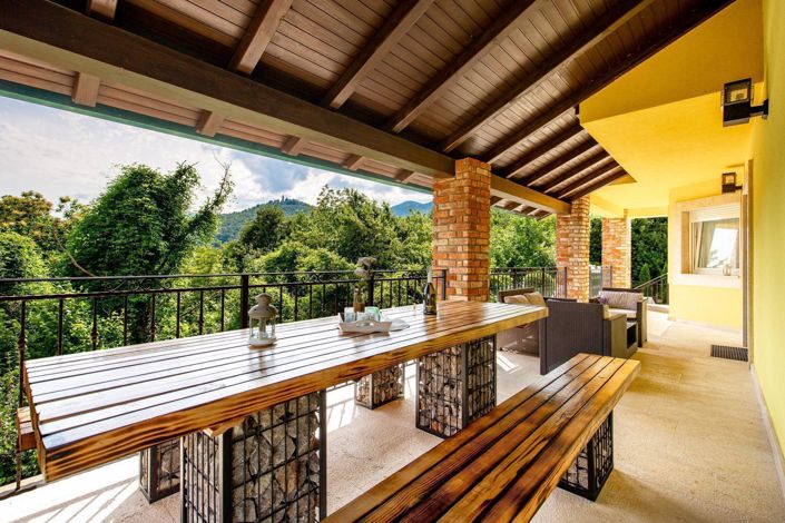 Image No.10-9 Bed Property for sale