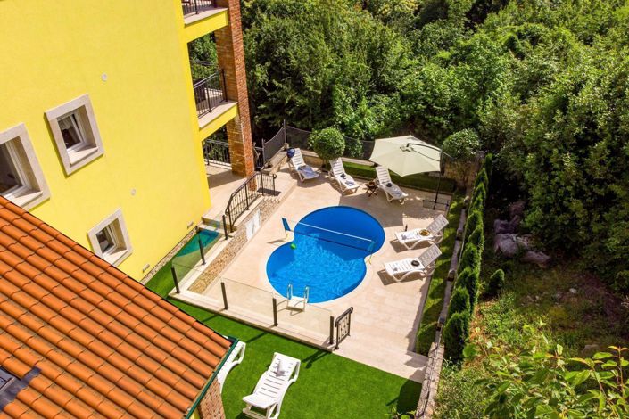 Image No.4-9 Bed Property for sale