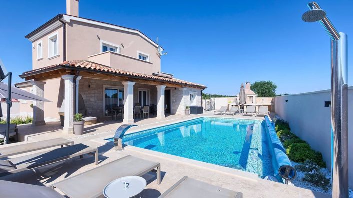 Image No.1-4 Bed Property for sale