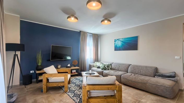 Image No.12-4 Bed Property for sale