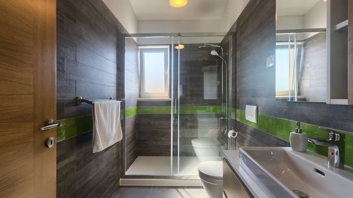 Image No.22-4 Bed Property for sale