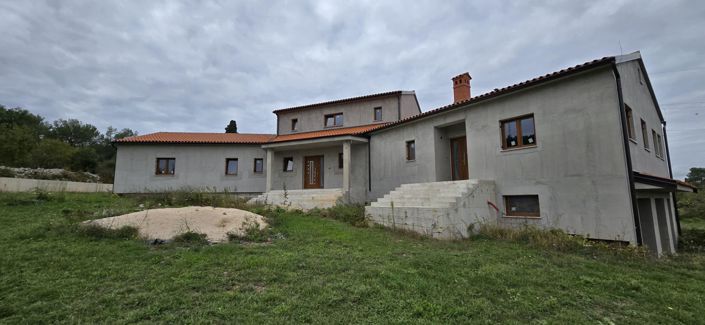 Image No.2-4 Bed Property for sale