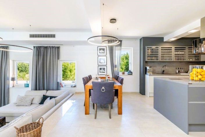 Image No.8-4 Bed Property for sale