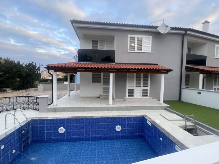 Image No.2-2 Bed Property for sale