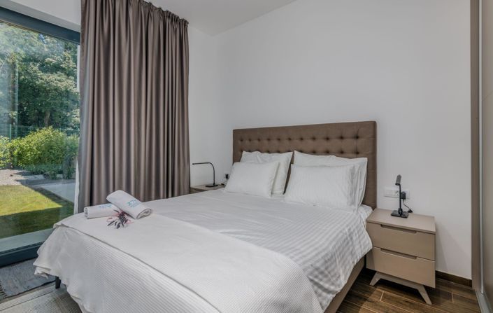 Image No.24-3 Bed Property for sale