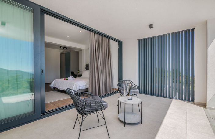 Image No.21-3 Bed Property for sale