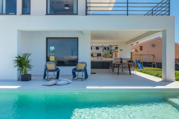 Image No.15-3 Bed Property for sale