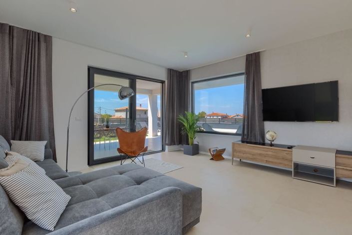 Image No.8-3 Bed Property for sale