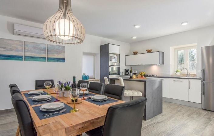 Image No.12-3 Bed Property for sale