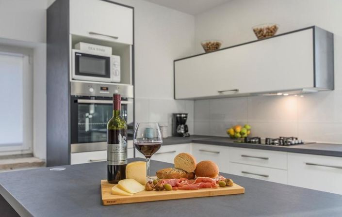 Image No.13-3 Bed Property for sale