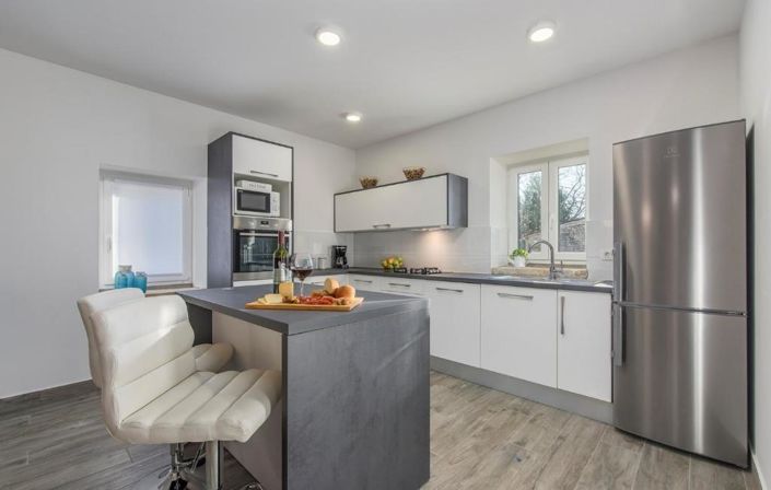 Image No.14-3 Bed Property for sale