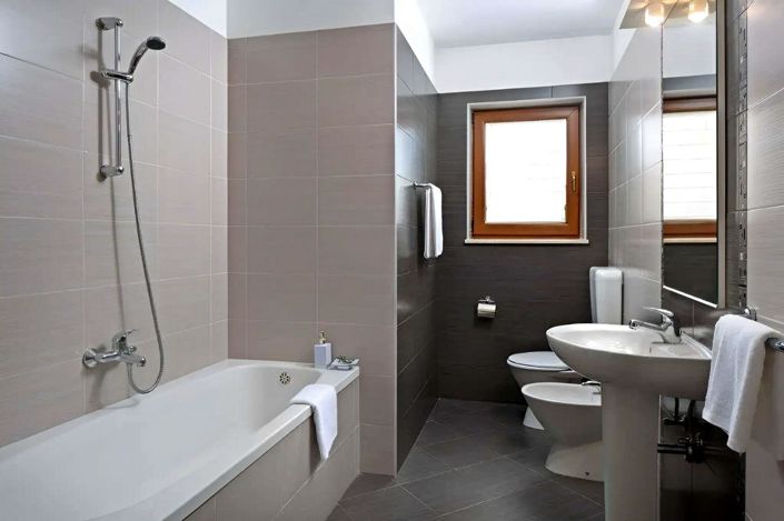 Image No.12-4 Bed Property for sale