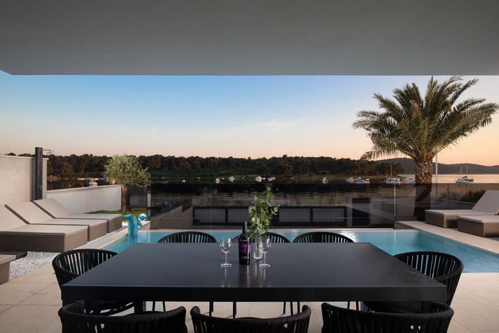 Image No.10-5 Bed Property for sale