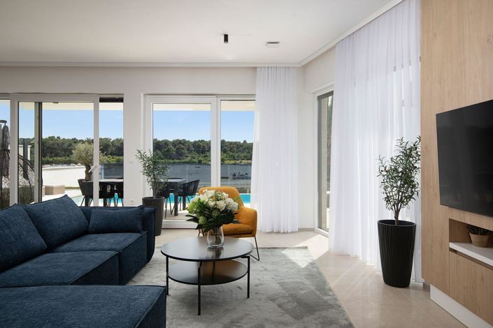 Image No.16-5 Bed Property for sale