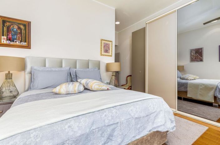 Image No.22-5 Bed Property for sale