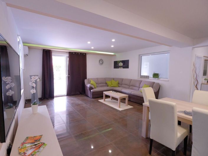 Image No.16-4 Bed Property for sale