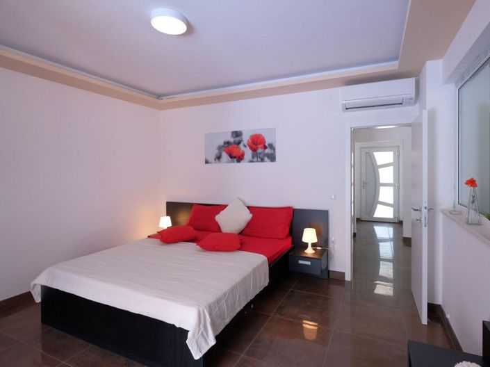 Image No.23-4 Bed Property for sale