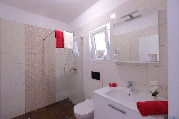 Image No.25-4 Bed Property for sale