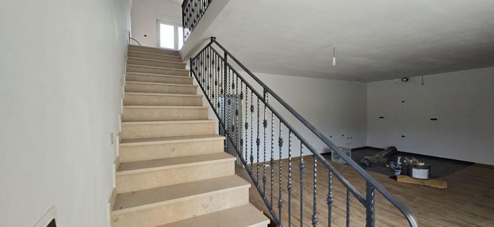 Image No.13-3 Bed Property for sale