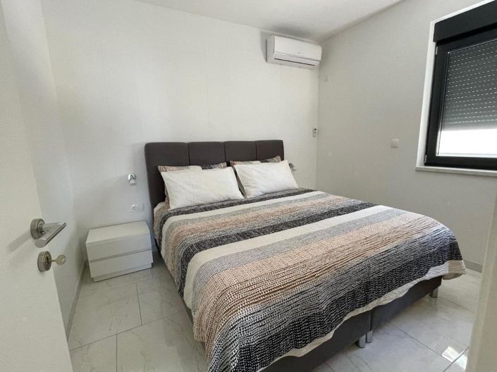 Image No.14-4 Bed Property for sale