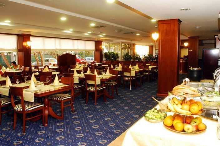 Image No.14-52 Bed Property for sale