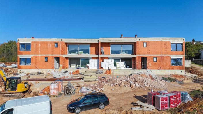 Image No.2-4 Bed Property for sale